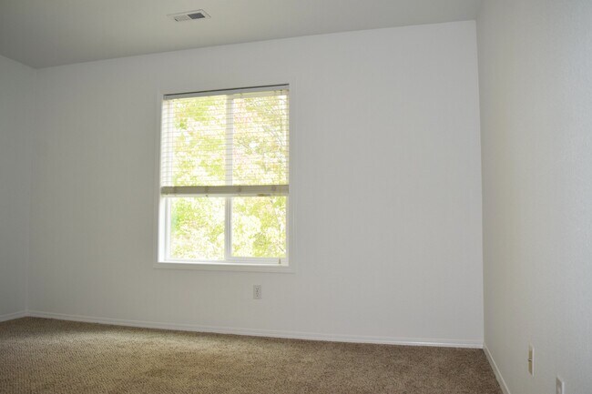 Building Photo - Beautiful, 3 Bed 1.5 Bath Home In Willamet...