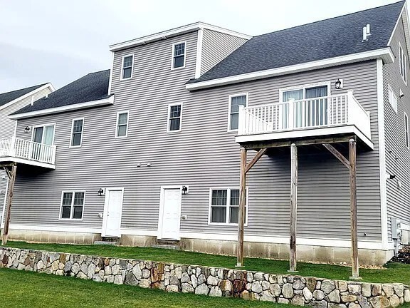 Building Photo - 9 Commodore Way