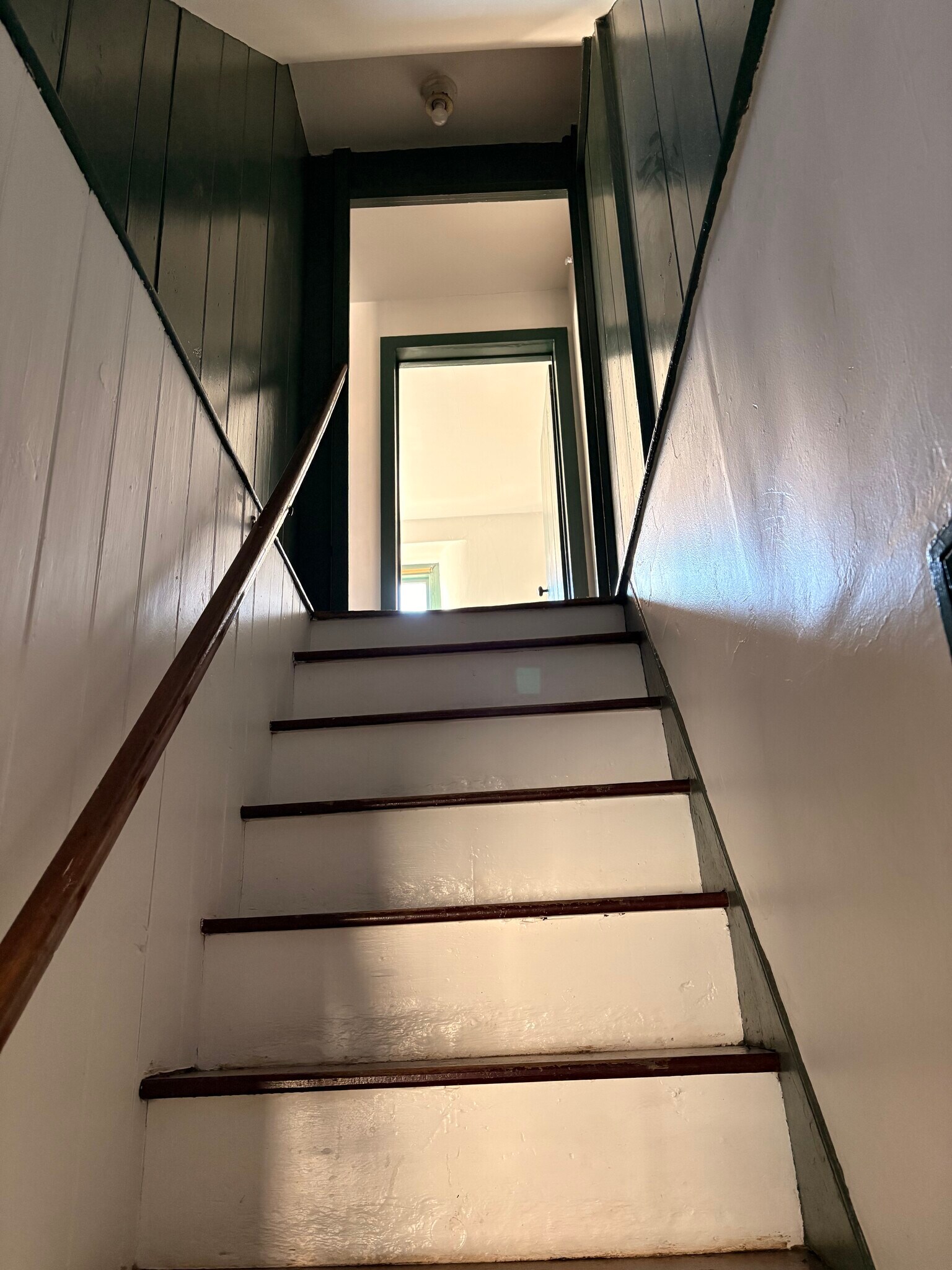 Staircase - 3380 Coventryville Rd