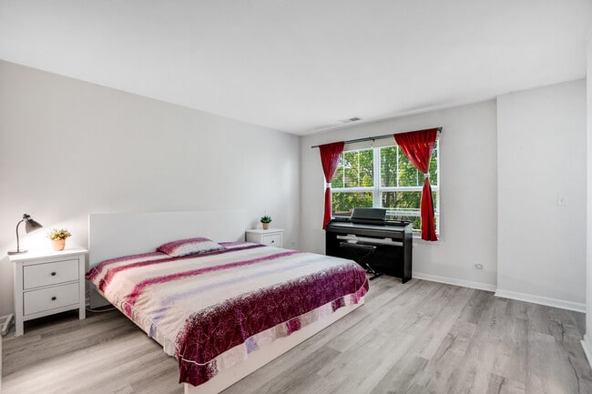 Building Photo - 1877 Crenshaw Cir