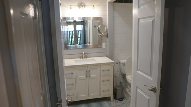 Building Photo - 710 Park Ridge Cir