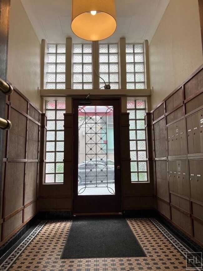 Building Photo - EAST 61 STREET