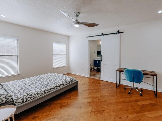 Building Photo - 2010 Carriage Club Dr