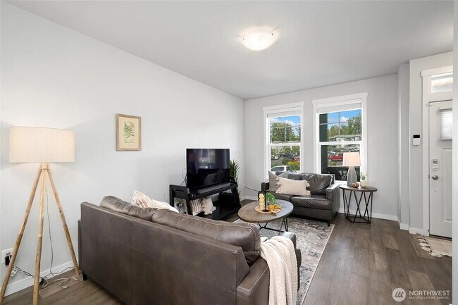 Building Photo - Modern 2-Bed, 2.5-Bath in Prime Location -...
