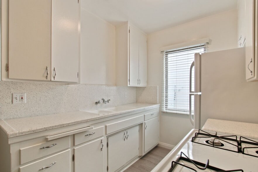 Building Photo - 1231 12th St