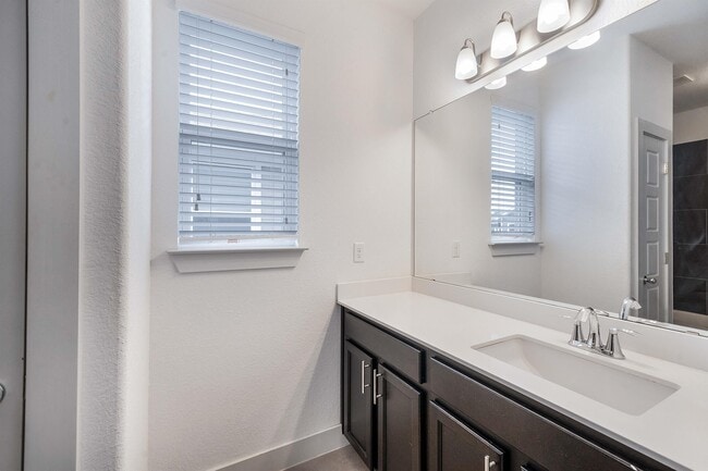 Building Photo - 1408 Casa Dr