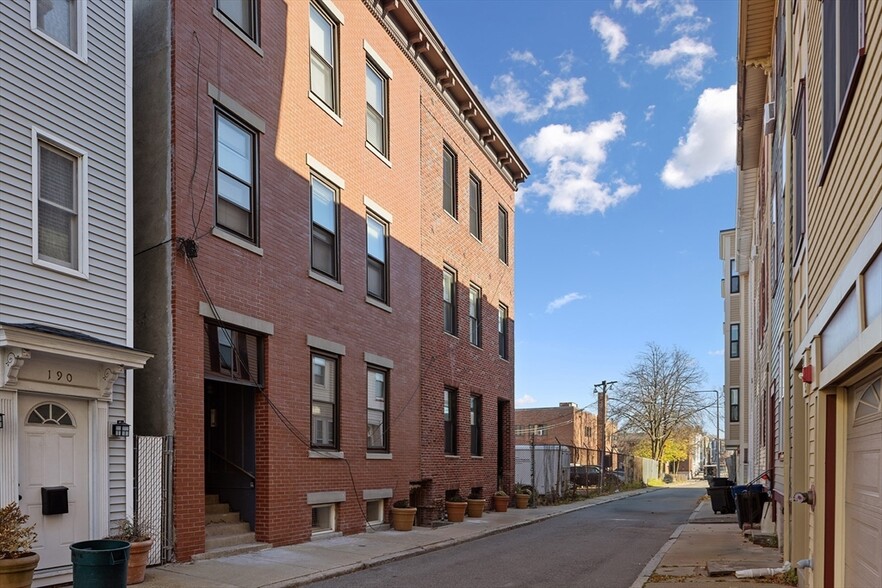 Building Photo - 192 Athens St