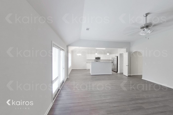 Building Photo - 782 Heather Dr