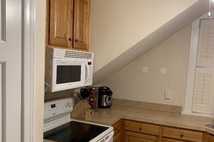 Kitchen - 1041 Cherokee Rd
