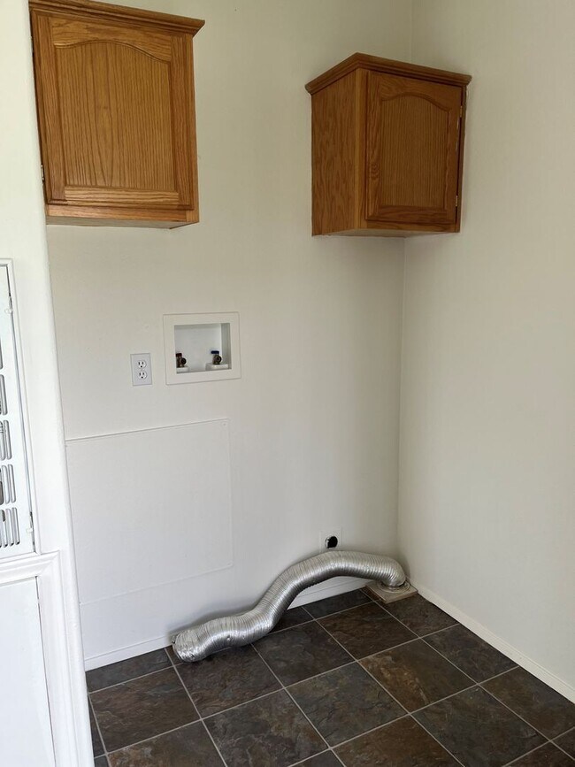 Building Photo - Round Lake Estates