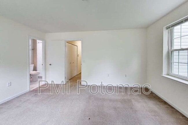 Building Photo - 18310 Streamside Dr