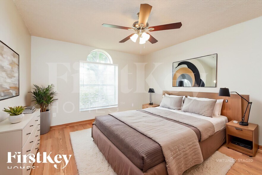 Building Photo - 329 Edgewood Ct