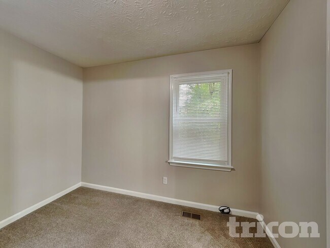 Building Photo - 1925 Sidneys Cove