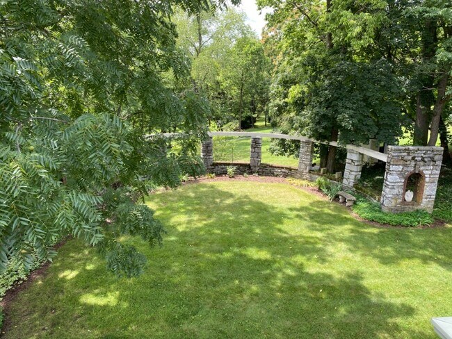 Building Photo - 2 Waverley Green