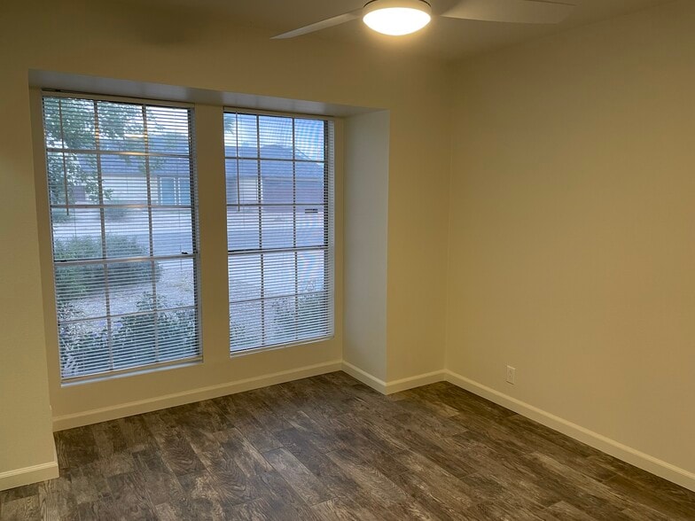 Building Photo - 8038 E McLellan Blvd