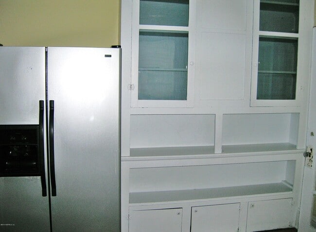 Building Photo - 2250 Myra St