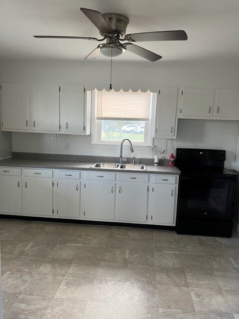 Kitchen - 1330 Delaware Ln