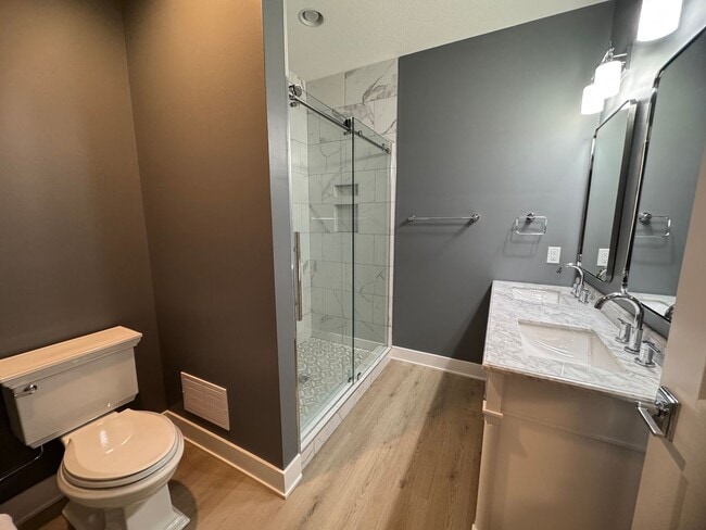 Building Photo - 2 Bedroom 2 bath Townhome in East Moline