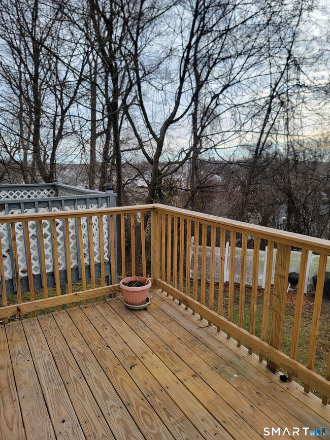 Building Photo - 235 High Ridge Dr