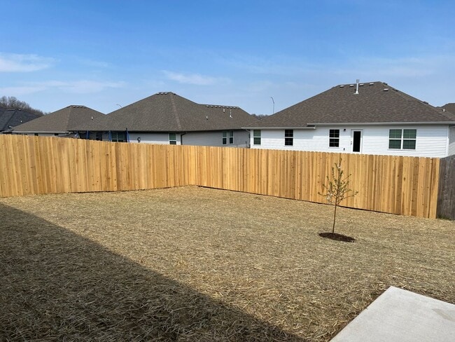 Building Photo - Where Convenience Meets Luxury.