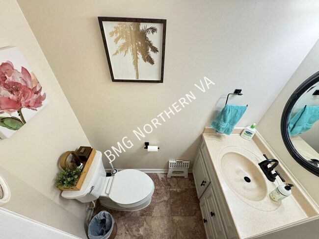 Building Photo - 3821 Jocelyn Dr