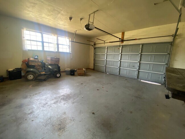 Building Photo - 891 W Cunningham; Alcoa TN  37701