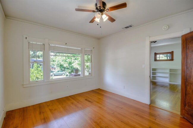 Building Photo - Mid Town 2 Bedroom 2 Bathroom 1260 Sqft. B...