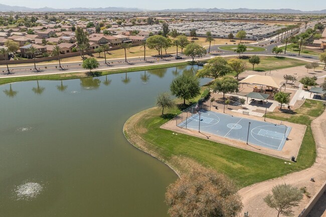 Building Photo - 36354 W San Clemente Ave