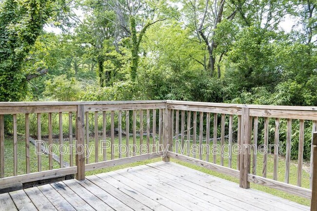 Building Photo - 730 Roberta Dr