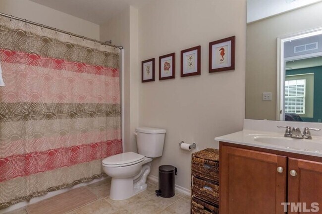 Building Photo - Elegant 3BD, 2BA Raleigh Home Near Shoppin...