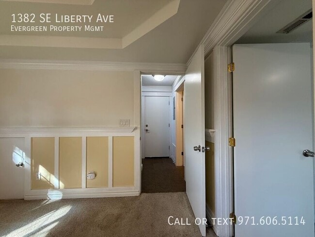 Building Photo - 1382 SE Liberty Ave