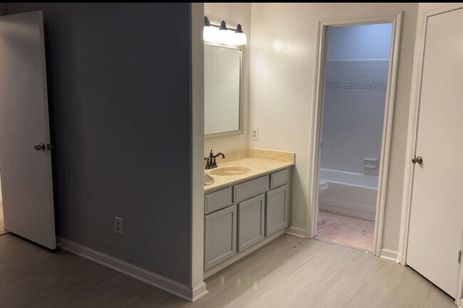 Building Photo - 11826 Roandale Dr