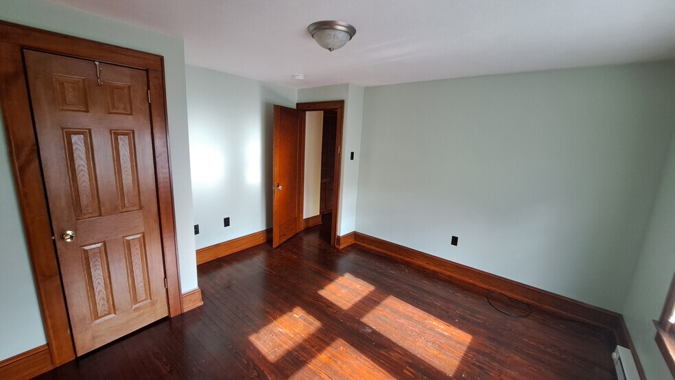 Building Photo - 99 Short St