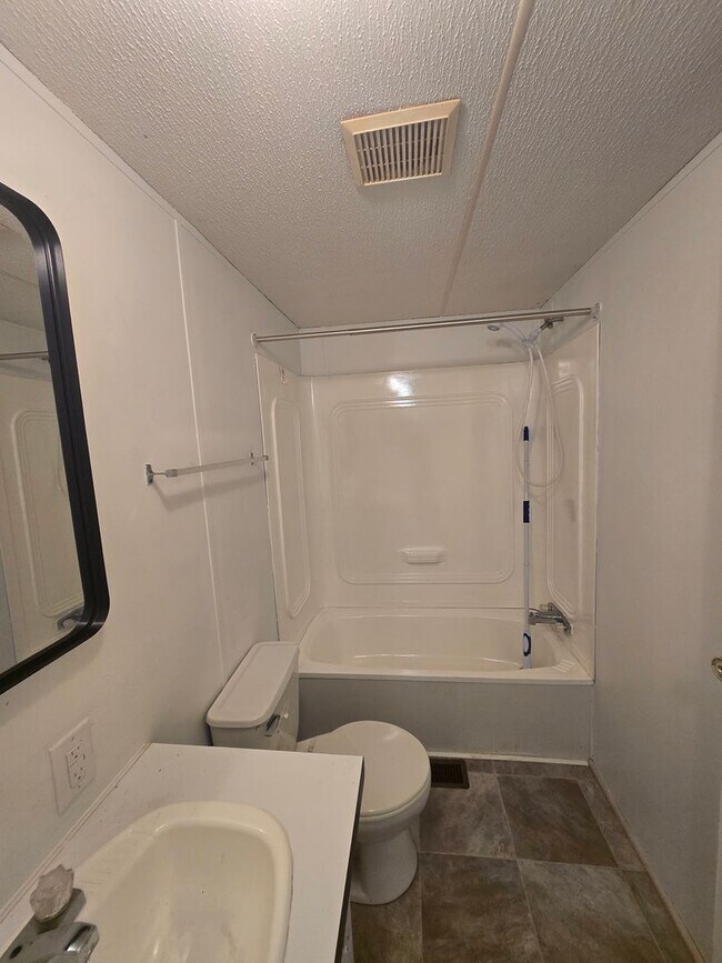 Building Photo - 2/2 Half Acre Mobile Home in Keystone Heights