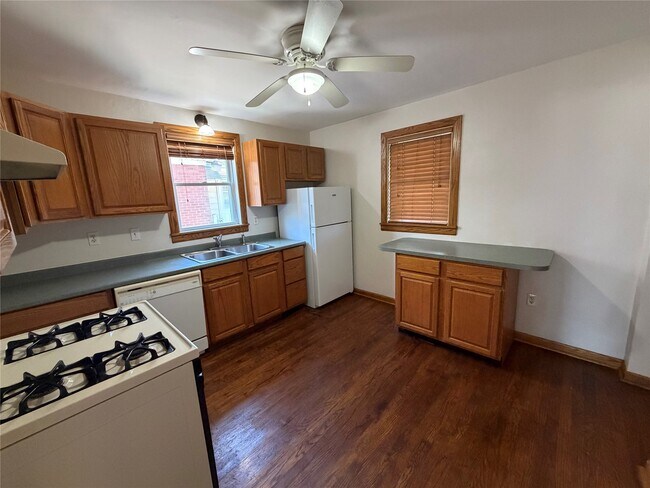 Building Photo - 522 E 33rd St