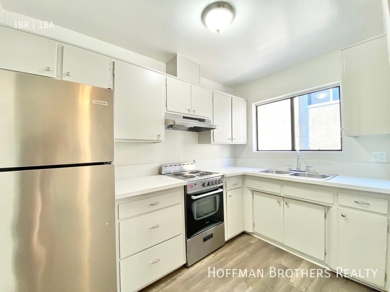 Building Photo - 981 Elden Ave