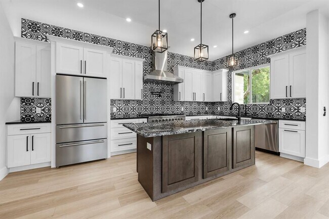 Building Photo - 14804 Arrowhead Dr