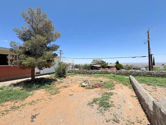 Building Photo - Northeast El Paso 3 bed/2bath in Mountain Park Neighborhood!