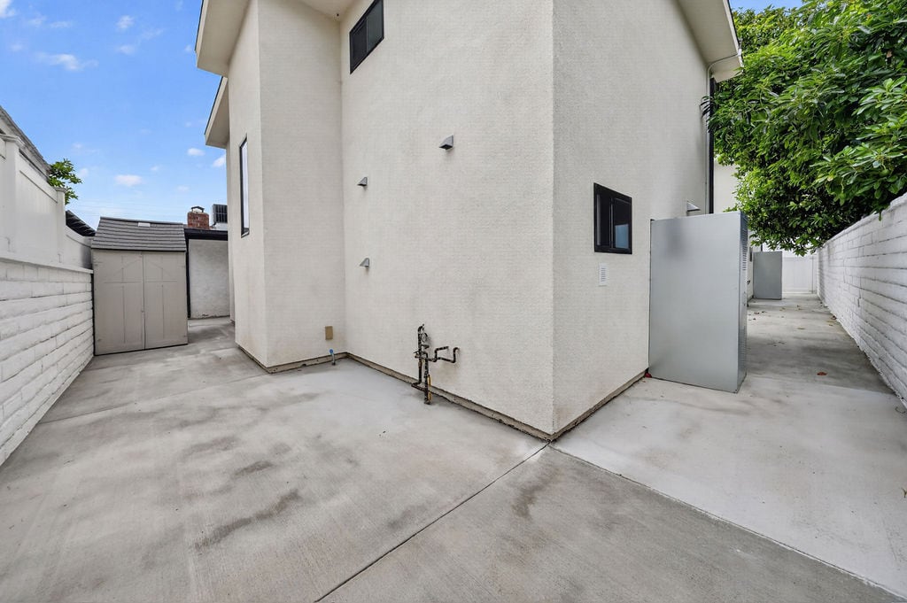 Building Photo - 9614 Bartee Ave