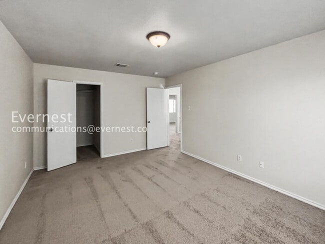 Building Photo - Charming 4-Bedroom Haven with Fireplace and Serene Outdoor Living / Pet-Friendly / Available Now!