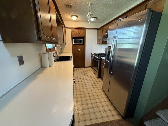 Building Photo - 2208 Timbercrest Dr