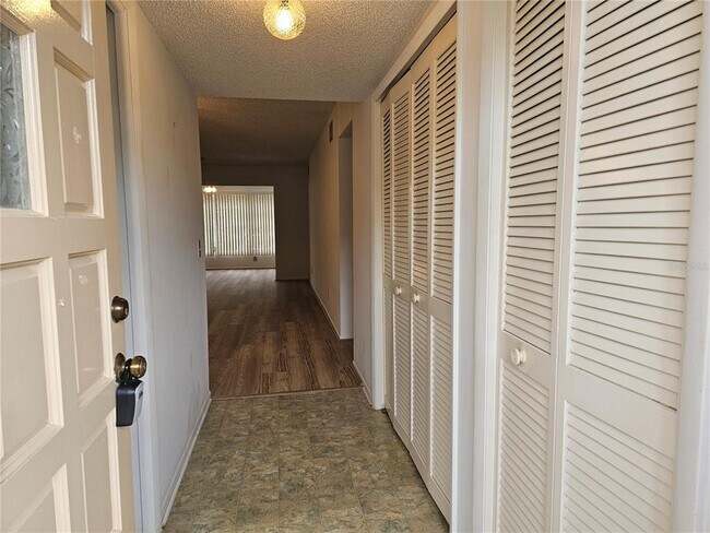 Building Photo - 2383 Netherlands Dr