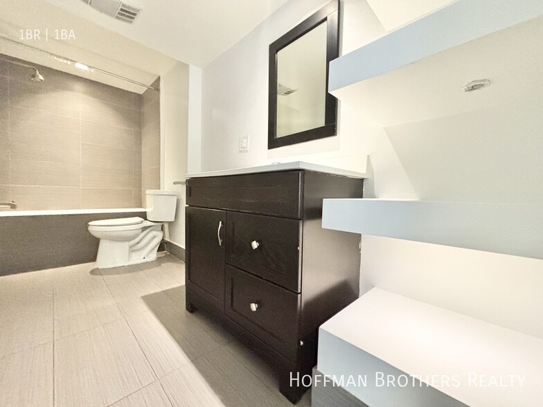 Building Photo - 3947 Los Feliz Blvd