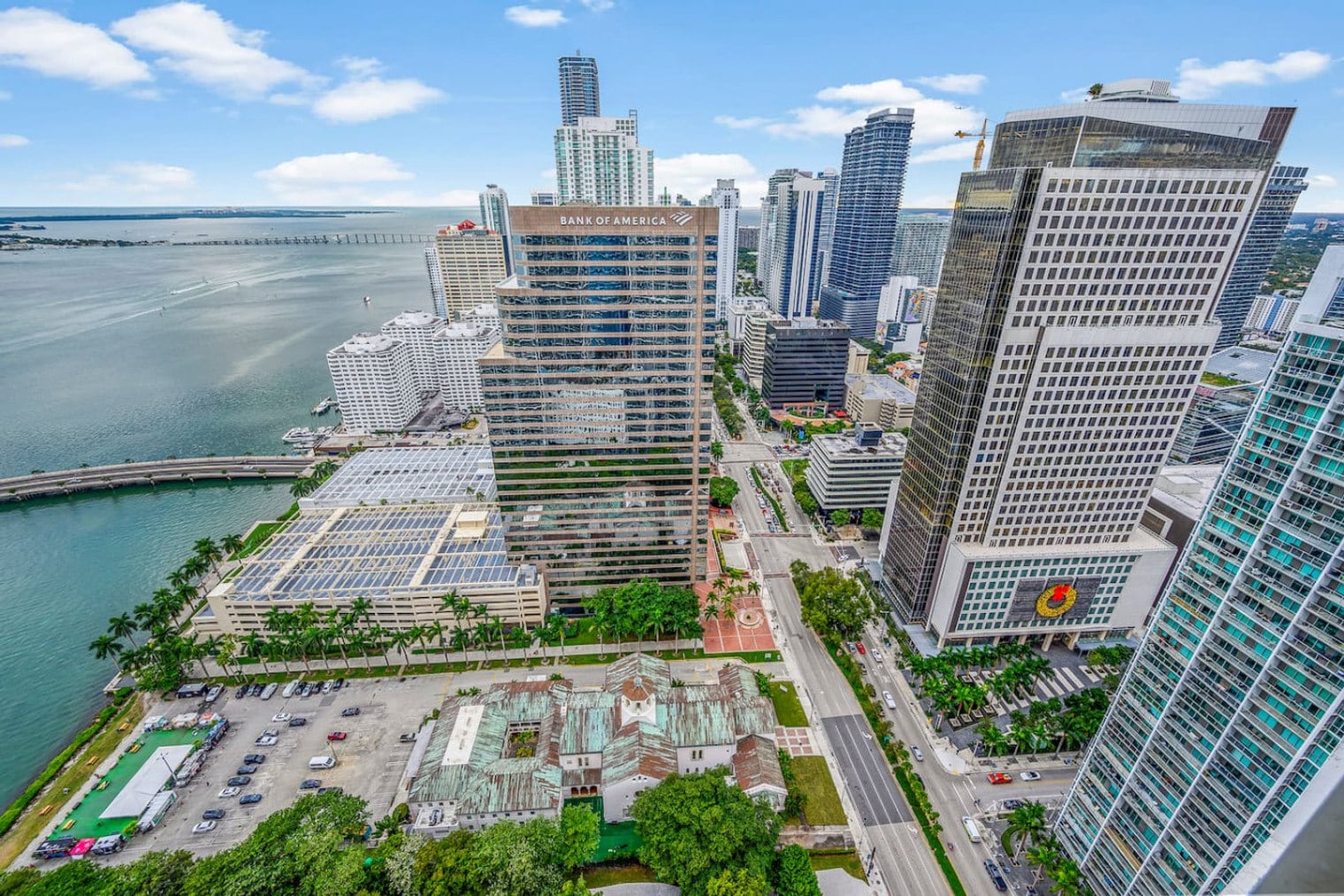 Building Photo - 485 Brickell Ave