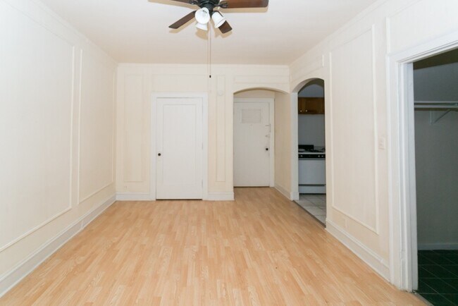 Building Photo - 4856 N Damen Ave