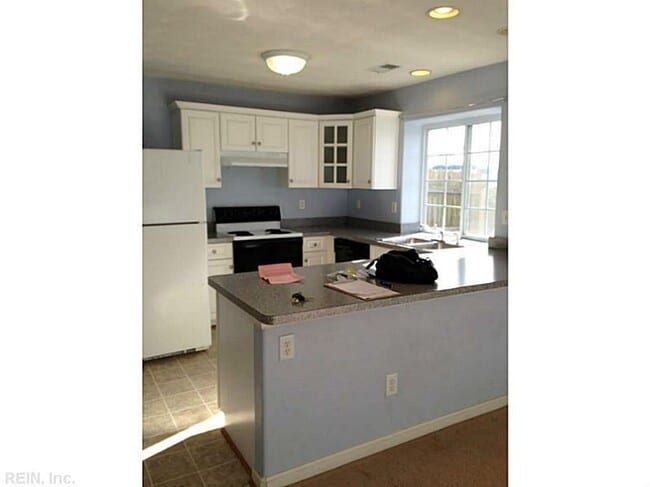 Building Photo - 5473 Bulls Bay Dr