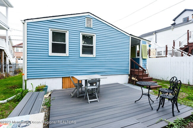Building Photo - 30 Waterwitch Ave