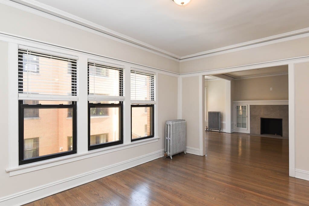 Building Photo - 2418 N Sawyer Ave