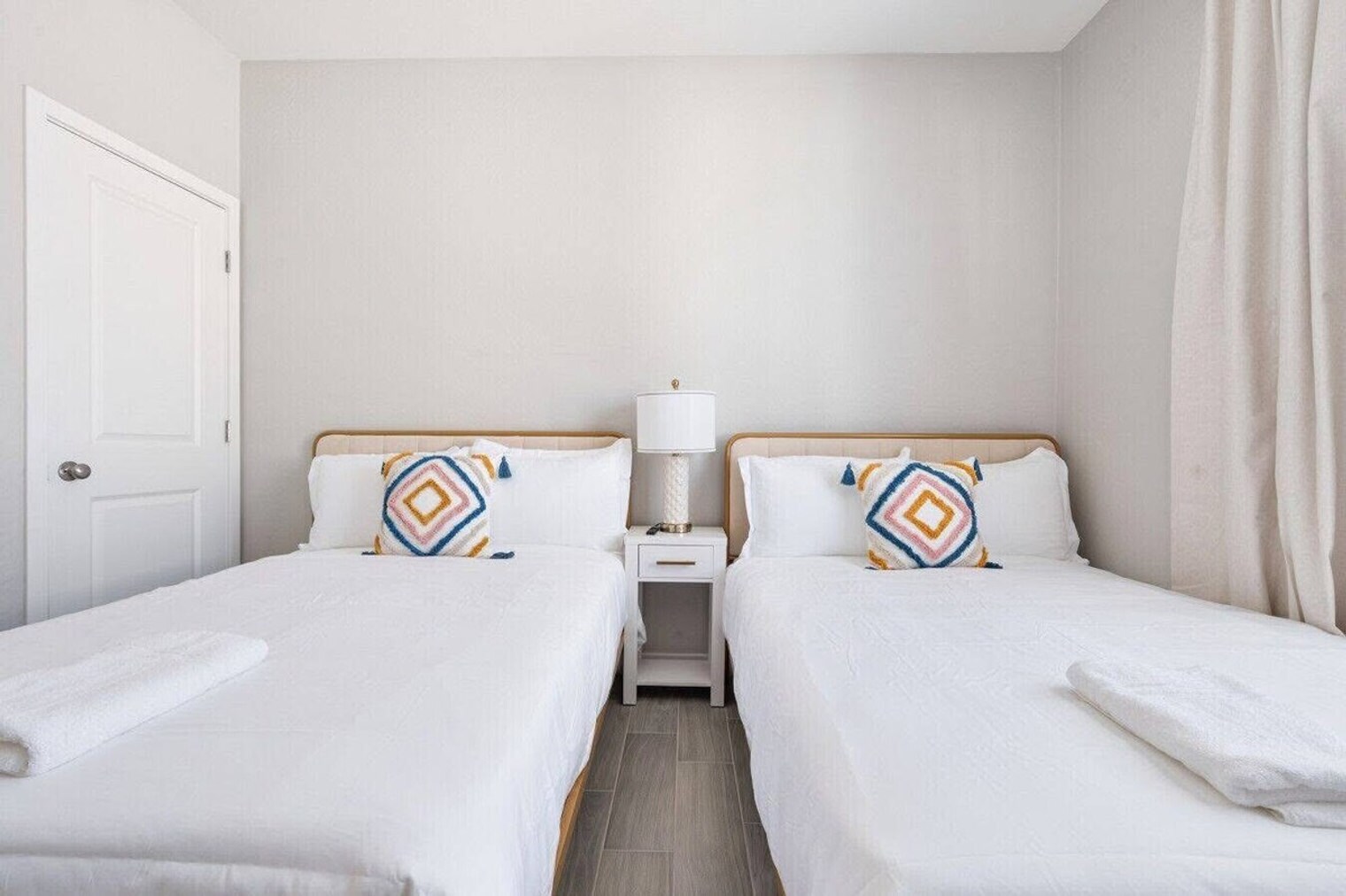 Building Photo - 6612 W Paradise Ln