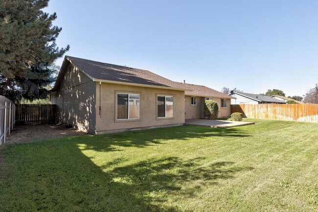 Building Photo - 10934 W Camas St